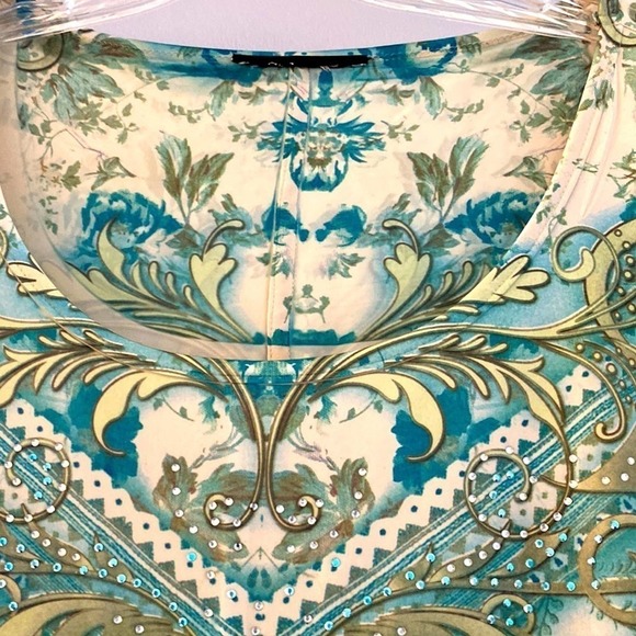 Blouse Luxurious feeling teal print. Scoop neck. Beautiful Angel sleeves. Medium - Picture 8 of 8